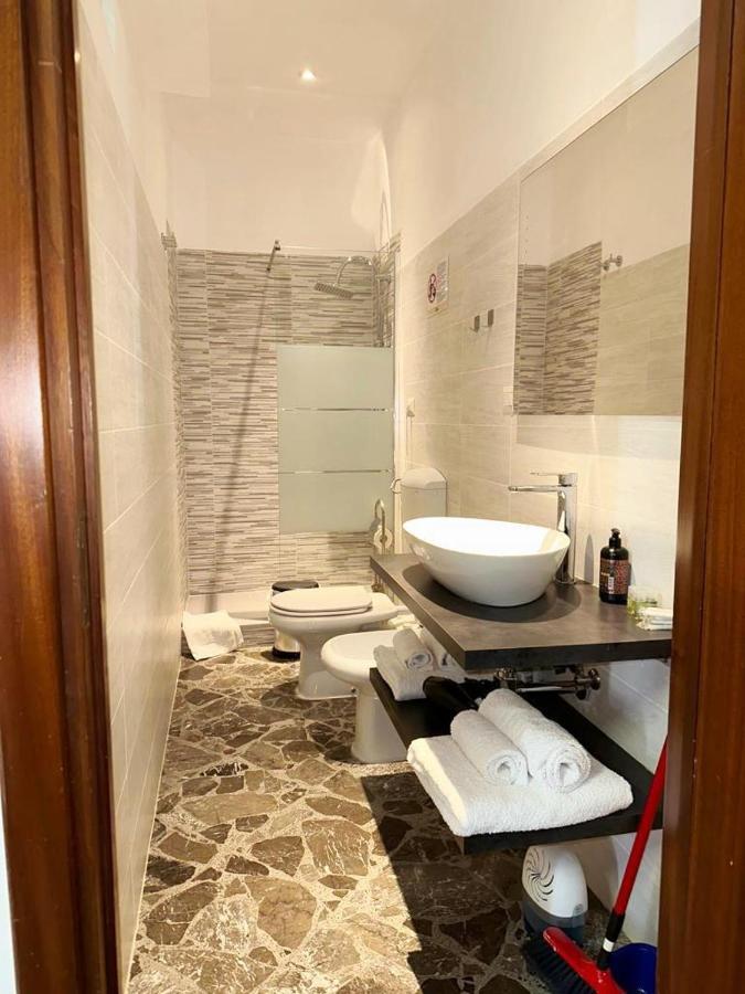 Lb&B Holiday Suite Downtown Bari Exterior foto